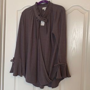 Weekend by Suzanne Betro long sleeved gray top